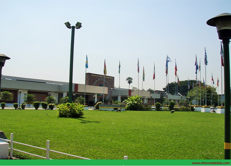 Centro de Ferias y Convenciones (177K)